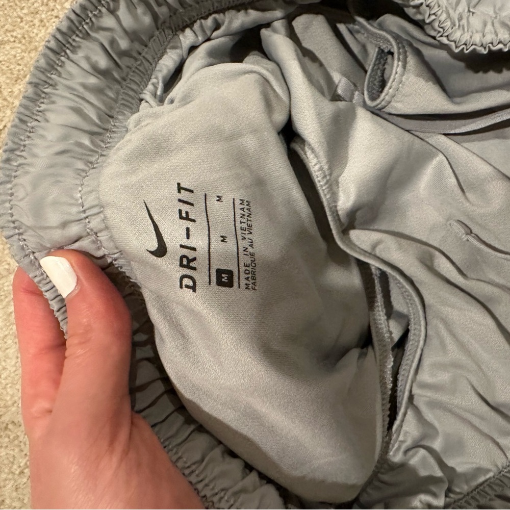 Nike Women's Gray Shorts - Picture 7 of 8